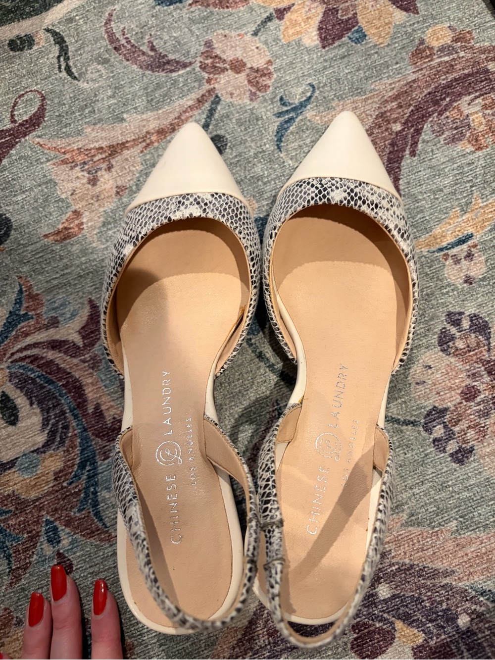 Chinese Laundry Cream Leather & Snake-Print Pointed-Toe Pumps Size 6.5